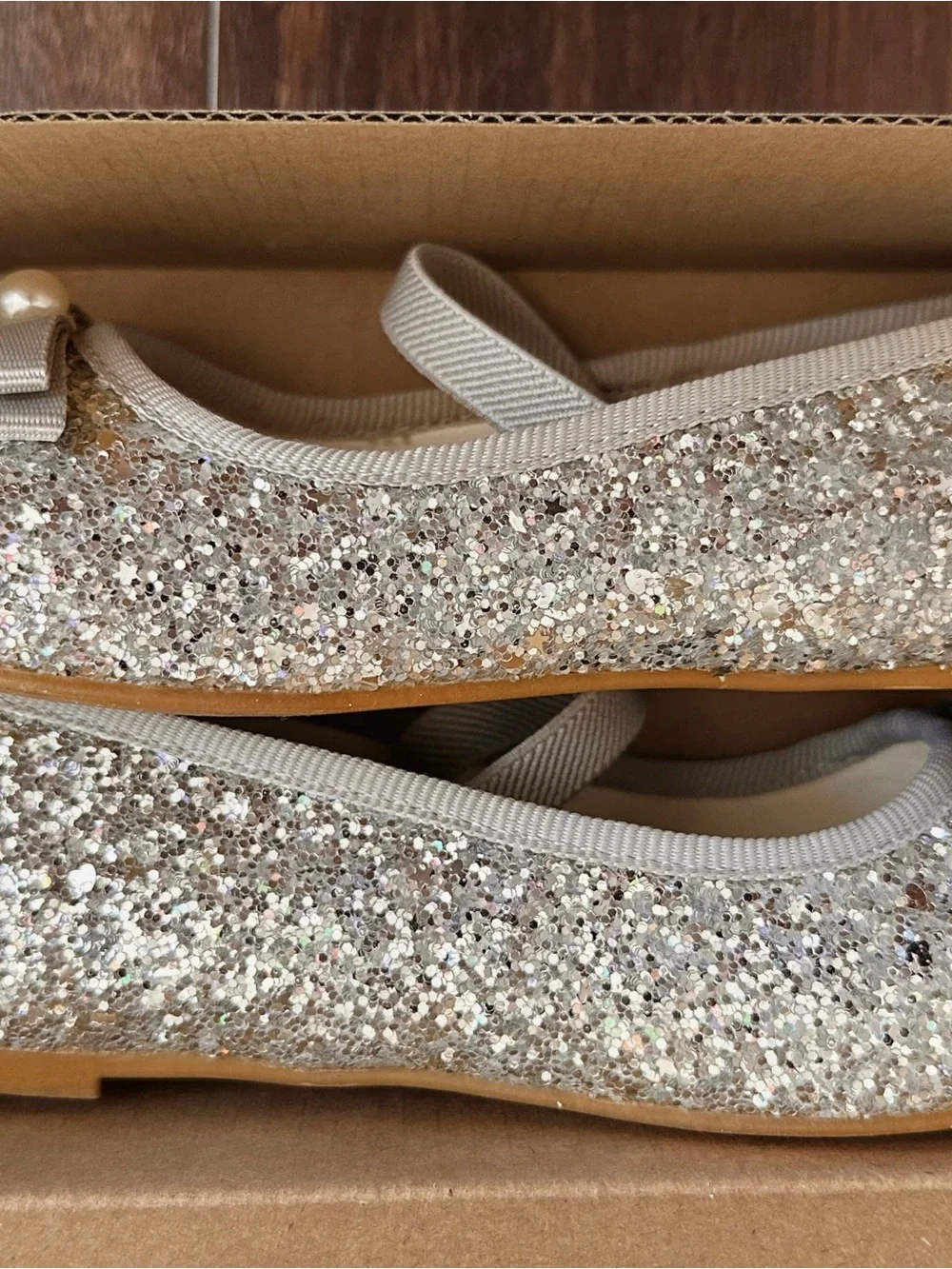 Girls 13 Stelle Silver Glitter Flats w/ Strap & Pearl